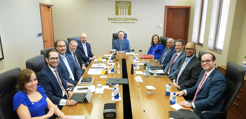 Gobernador Valdez Albizu recibió al nuevo jefe de misión del FMI para República Dominicana, Emilio Fernández-Corugedo