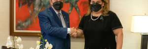 Gobernador Valdez Albizu recibe a congresista de EEUU